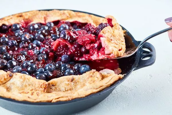 Web_Recipe_Description_Image-MixedBerryPie09.jpeg