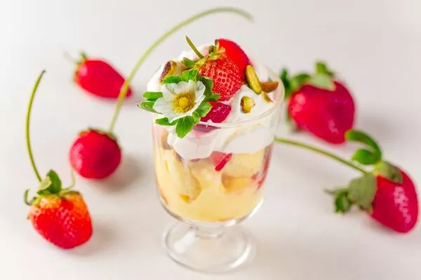 Web_Recipe_Description_Image-Strawberry Trifle (6).jpg