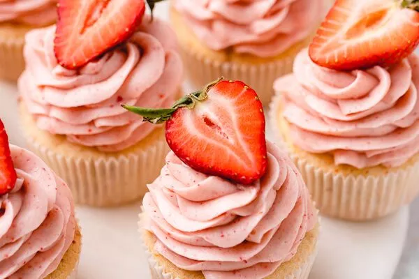 Web_Recipe_Description_Image-VeganStrawberryCupcakes-23.jpeg