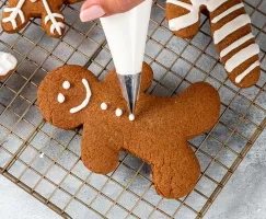 Web_Recipe_Tile_Image-Gingerbread Cookies (1)