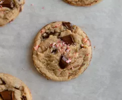 vegan peppermint chocolate chip cookies